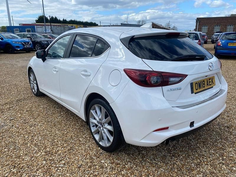 Begagnad Mazda 3 Inclusive 150 HK (110 kW) 2018 Vit Halvkombi