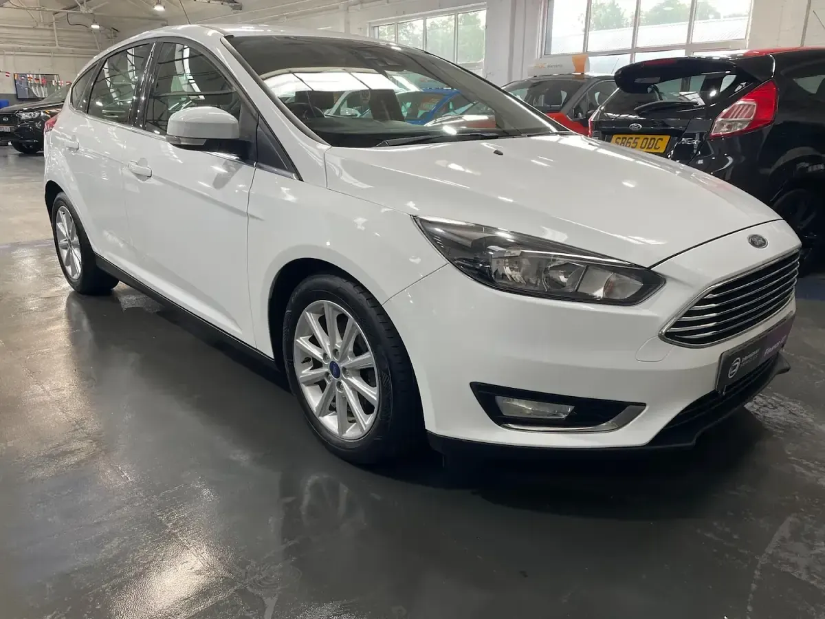 Used Ford Focus Titanium 125 HP (91 kW) 2015 White Hatchback