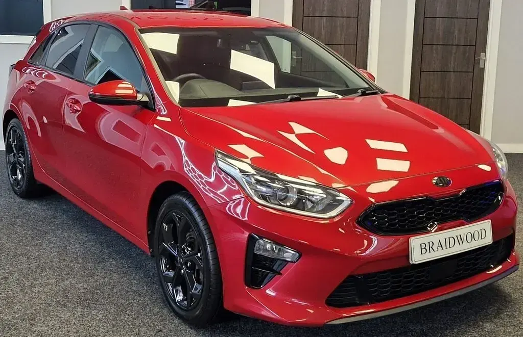 Used Kia Ceed 114 HP (83 kW) 2019 Red Hatchback