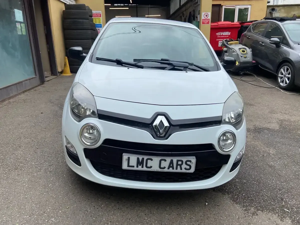 Used Renault Twingo Dynamique 75 HP (55 kW) 2012 White Hatchback