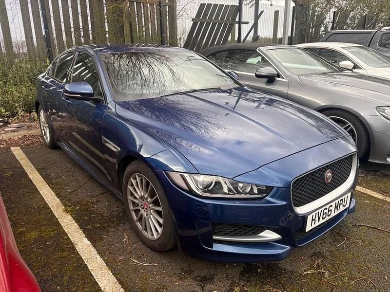 Used Jaguar XE R-Sport 180 HP (132 kW) 2016 Blue Sedan