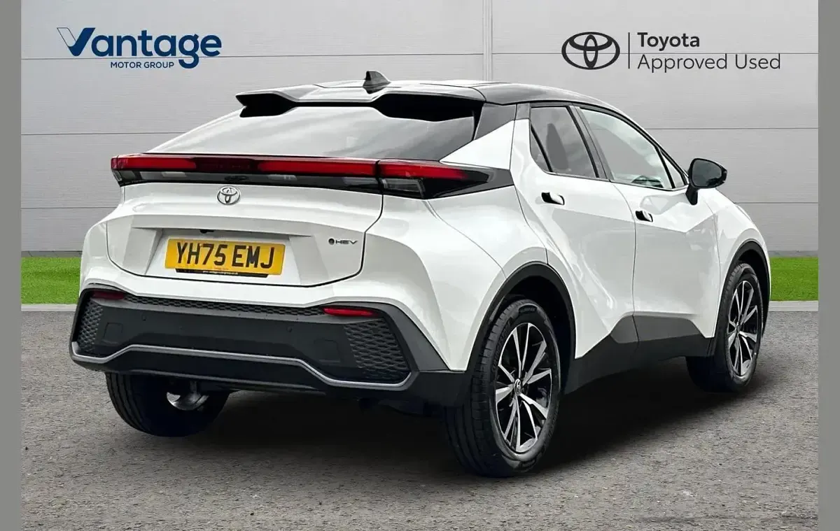 Used Toyota C-HR Design 140 HP (102 kW) 2025 White SUV
