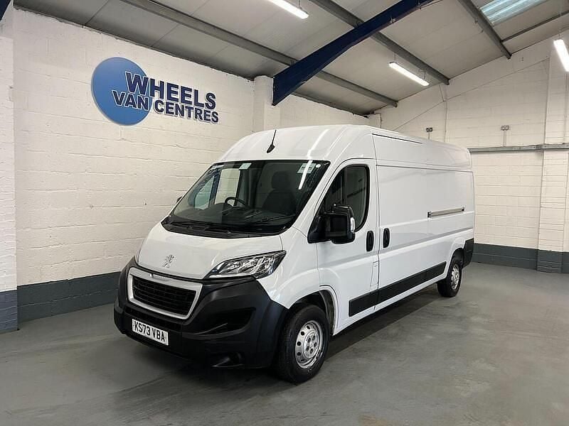 White Used 2023 Peugeot Boxer Premium Van | £14,697 (Super price) - Image 1/4