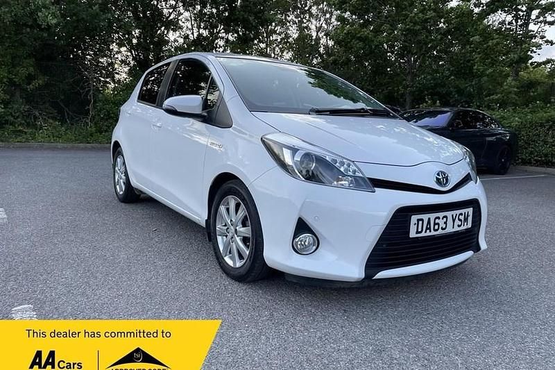 Used 2013 Toyota Yaris Hybrid | £9,880 (Fair price) - Image 1/1