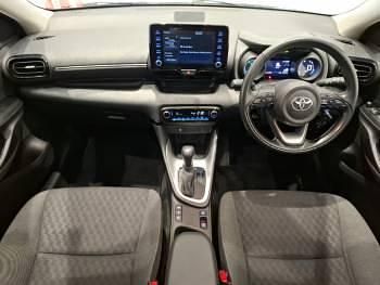 Used Toyota Yaris Hybrid Design 116 HP (85 kW) 2023 White Hatchback