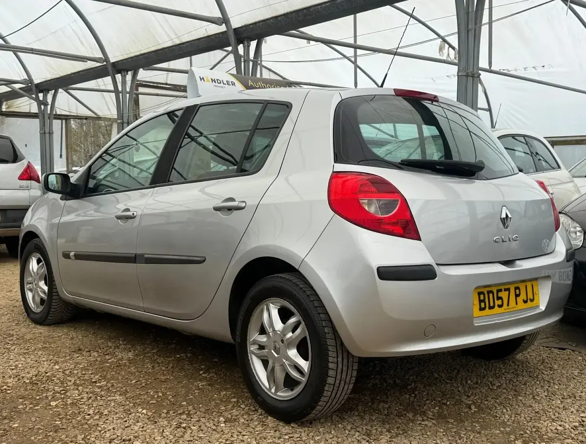 Used Renault Clio II Dynamique 2007 Silver Hatchback