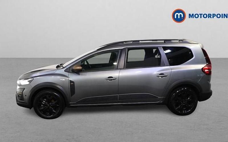 Used Dacia Jogger Extreme 141 HP (103 kW) 2025 Grey MPV