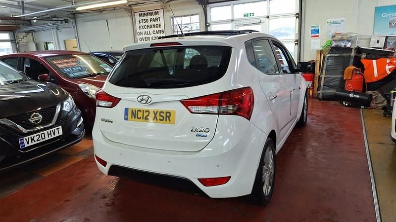 Used Hyundai ix20 Style 116 HP (85 kW) 2012 White Hatchback