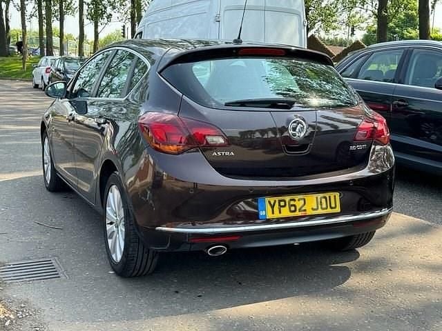 Second-hand Vauxhall Astra Elite 165 CP (121 kW) 2012 Maro Hatchback