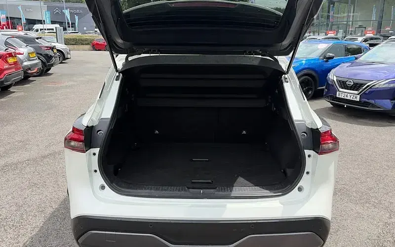 Used Nissan Qashqai N-Connecta 140 HP (102 kW) 2022 White SUV
