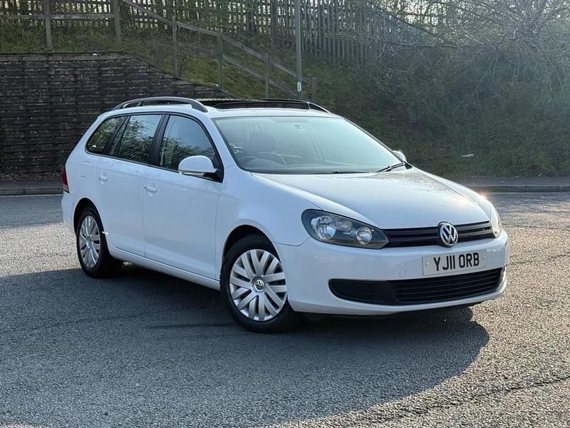 Used VW Golf VIII SE 122 HP (89 kW) 2024 White Estate