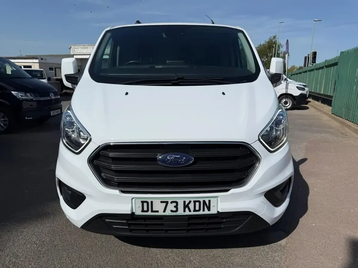 Used Ford Transit Custom Limited 130 HP (95 kW) 2023 White Van