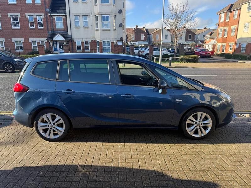 Second-hand Vauxhall Zafira SRi 2016 Albastru Monovolum