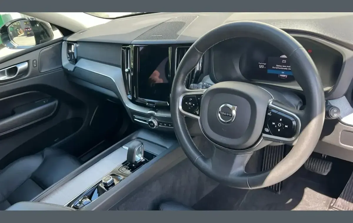 Used Volvo XC60 Plus 247 HP (181 kW) 2023 Black SUV