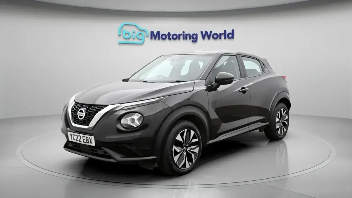 Usado Nissan Juke Acenta 114 HP (83 kW) 2022 Preto SUV