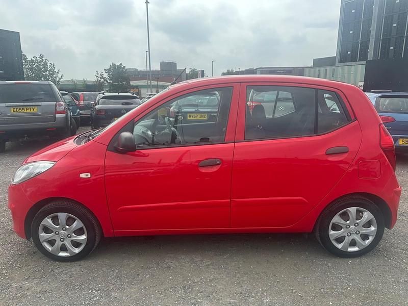Used Hyundai i10 Classic 85 HP (62 kW) 2013 Red Hatchback