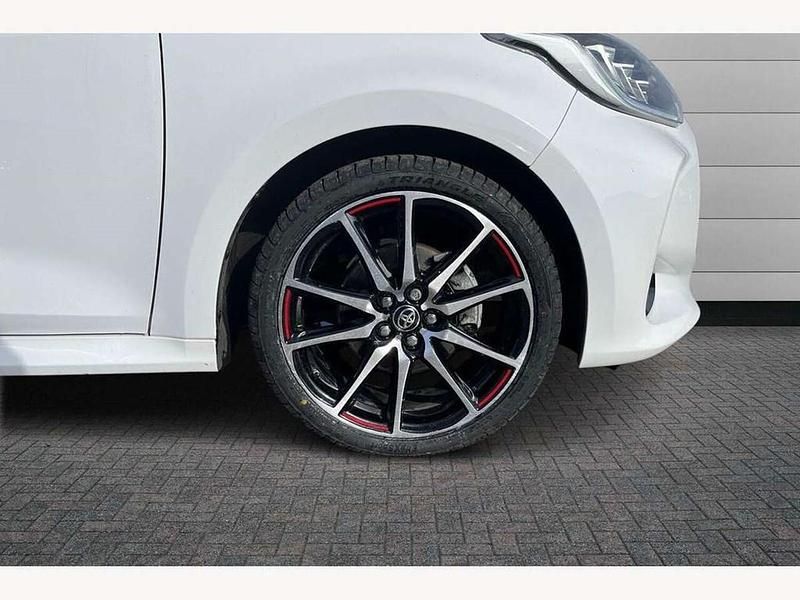 Used Toyota Yaris Hybrid Sport 113 HP (83 kW) 2023 White Hatchback