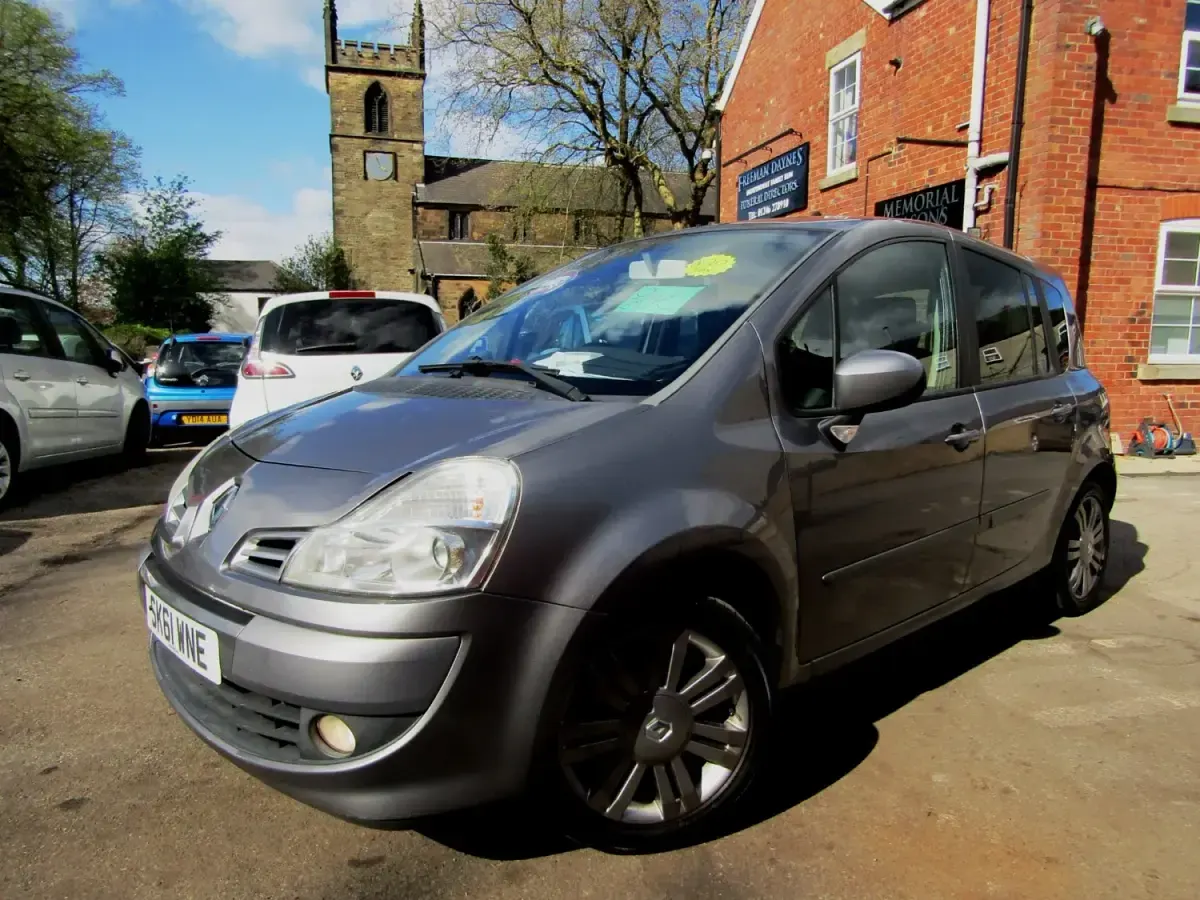 Usado Renault Grand Modus Dynamique 88 HP (64 kW) 2011 Cinzento Monovolume