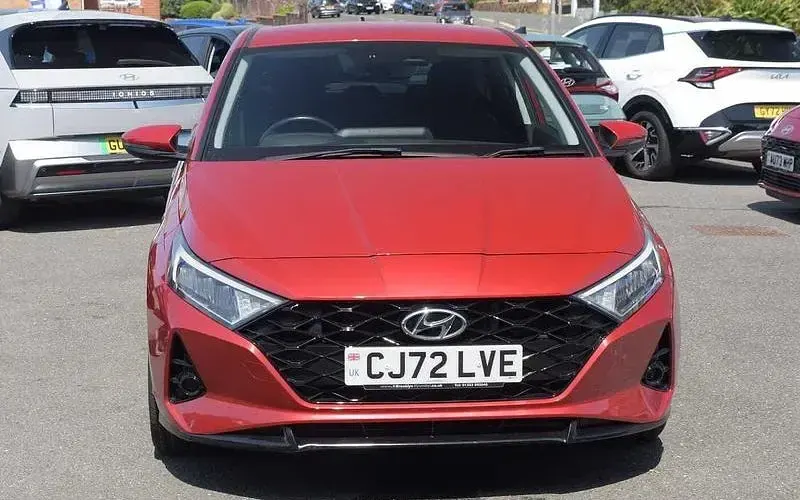 Used Hyundai i20 Premium 101 HP (74 kW) 2023 Red Hatchback