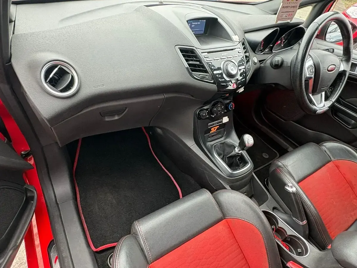Używany Ford Fiesta ST 182 KM (133 kW) 2017 Pomarańczowy Hatchback