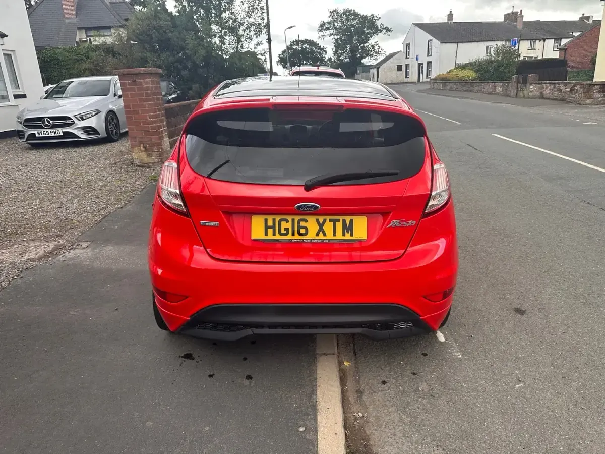 Used Ford Fiesta Zetec 140 HP (102 kW) 2016 Red Hatchback