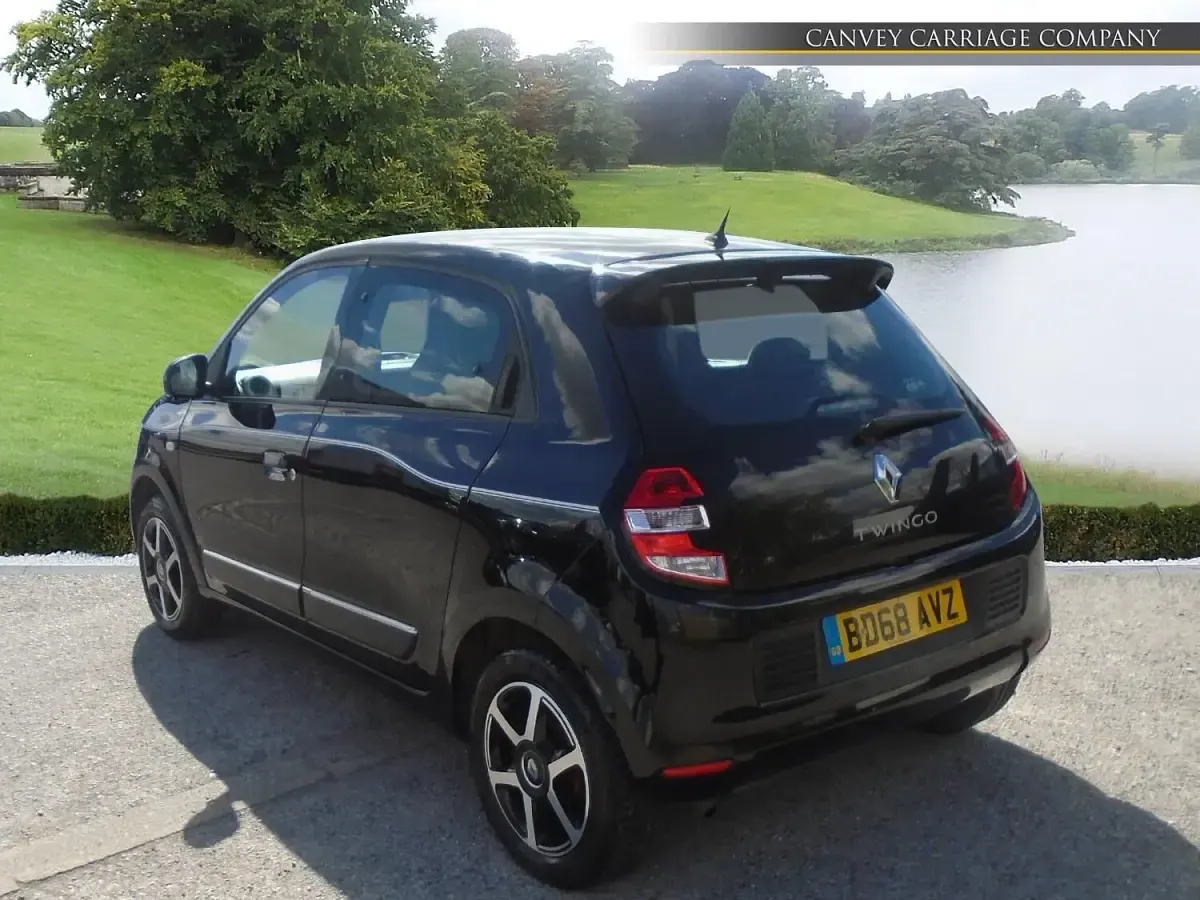Używany Renault Twingo Iconic 90 KM (66 kW) 2018 Czarny Hatchback