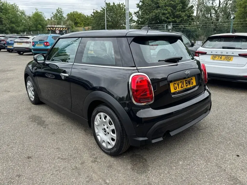 Used Mini ONE Classic 102 HP (75 kW) 2021 Black Hatchback