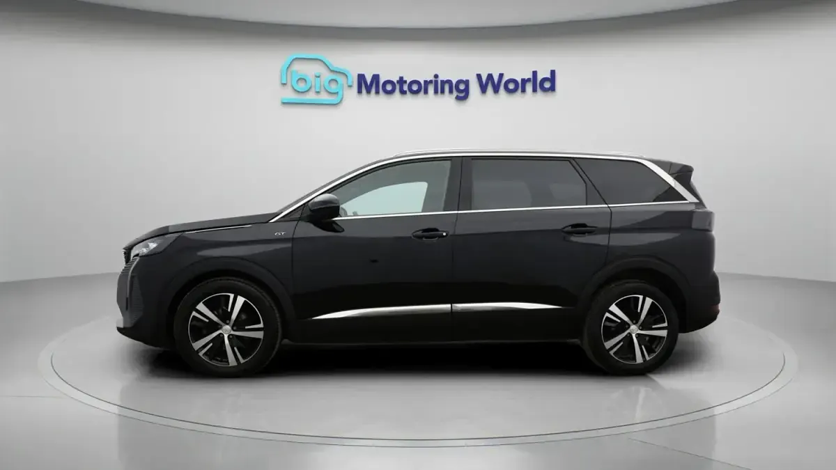 Second-hand Peugeot 5008 GT 131 CP (96 kW) 2022 Negru SUV