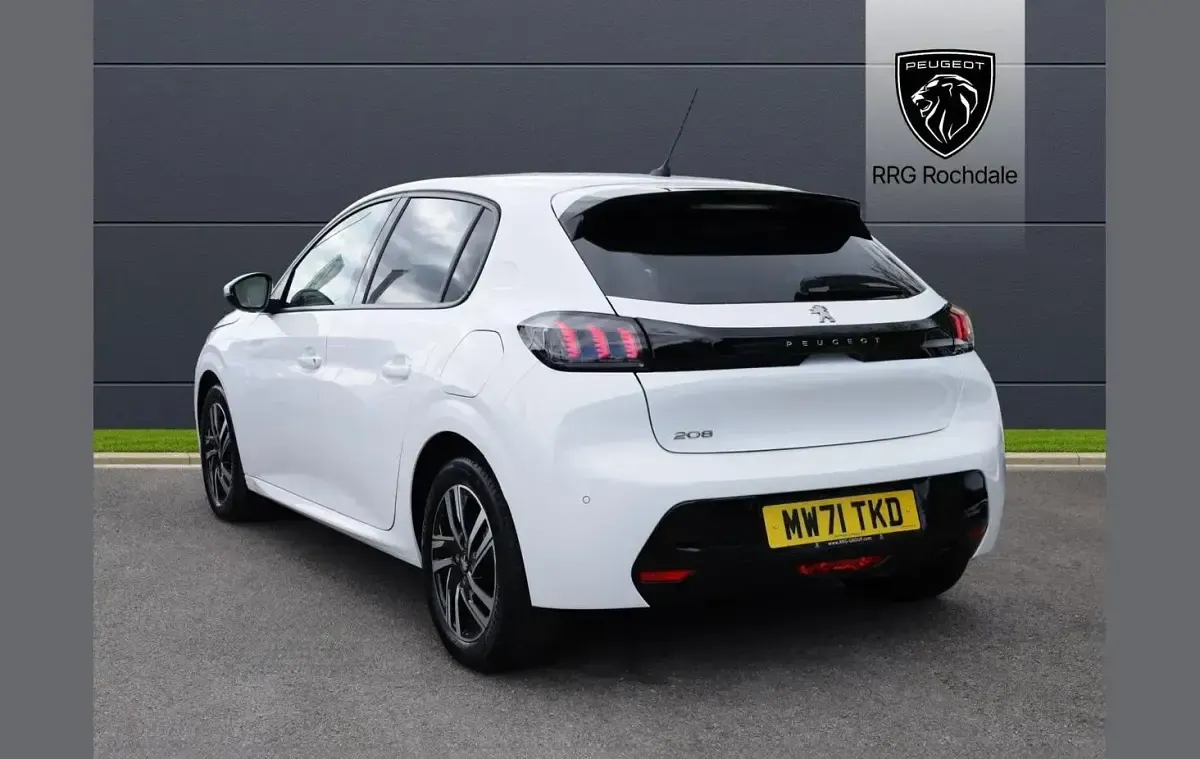 Second-hand Peugeot 208 Allure Premium 101 CP (74 kW) 2021 Alb Hatchback