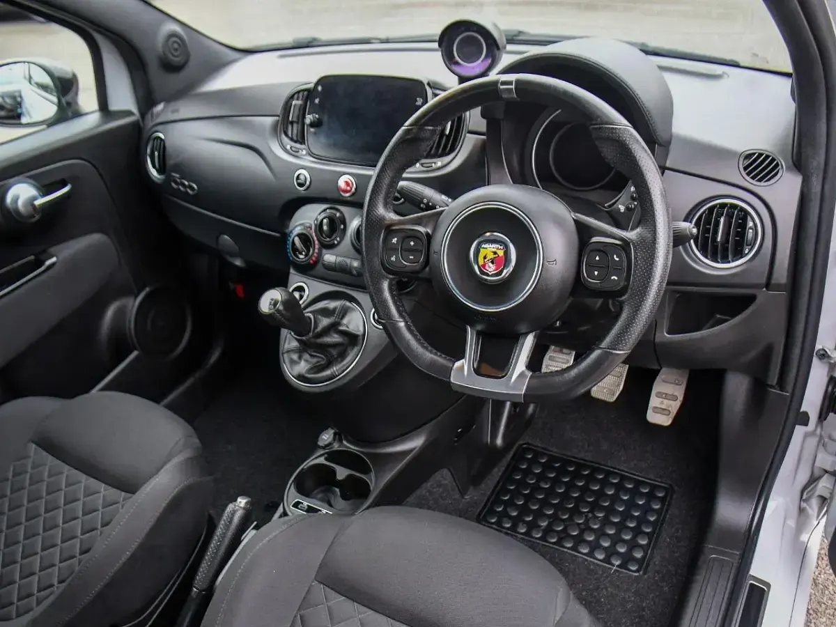 Usado Abarth 595 Pista 165 CV (121 kW) 2022 Gris Utilitario
