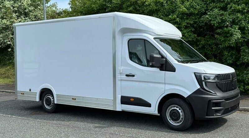 White New 2025 Renault Master Van | £36,895 - Image 1/4