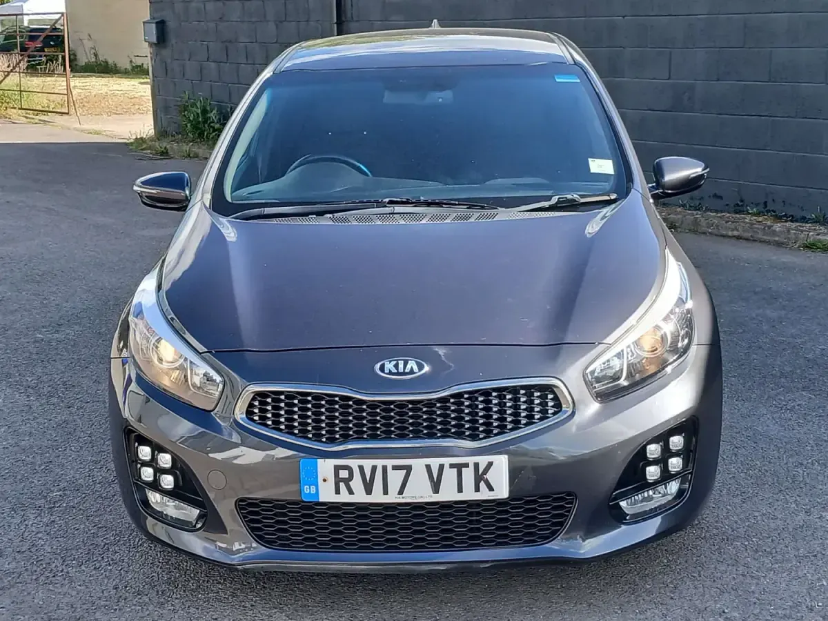 Used Kia Ceed GT-Line 118 HP (86 kW) 2017 Silver Hatchback