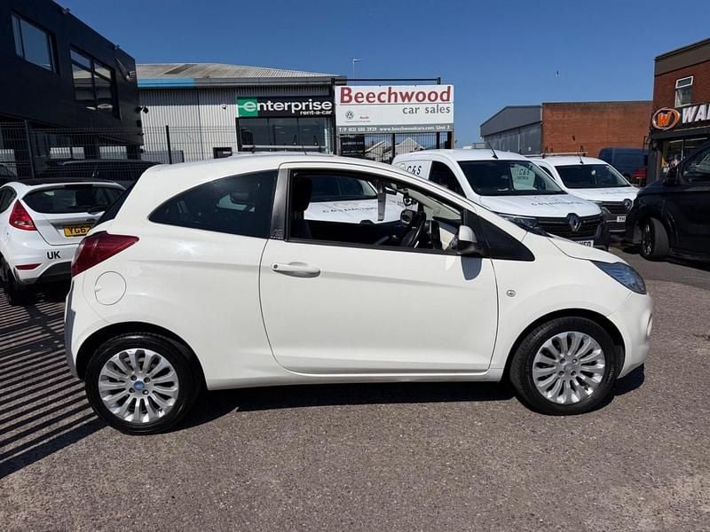 Używany Ford Ka Zetec 69 KM (50 kW) 2014 Biały Hatchback