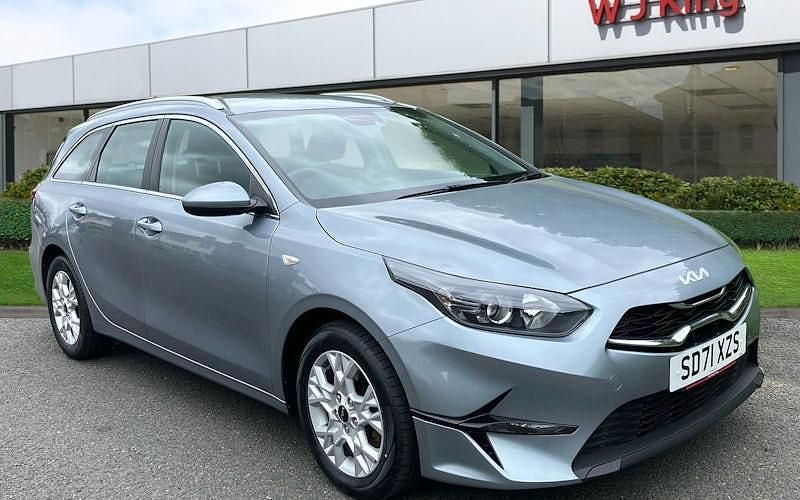 Lunar silver Used 2021 Kia Ceed Sportswagon 2 Estate | £13,995 (Fair price) - Image 1/3