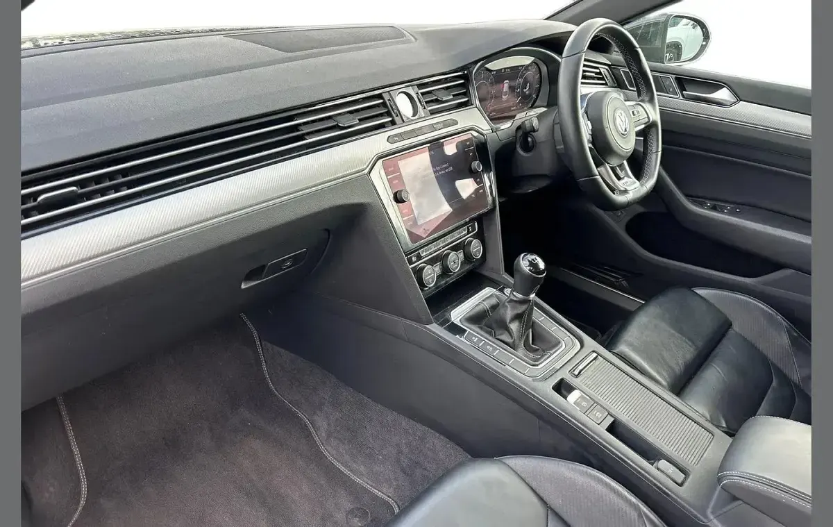Begagnad VW Arteon R-line 150 HK (110 kW) 2019 Grå Halvkombi