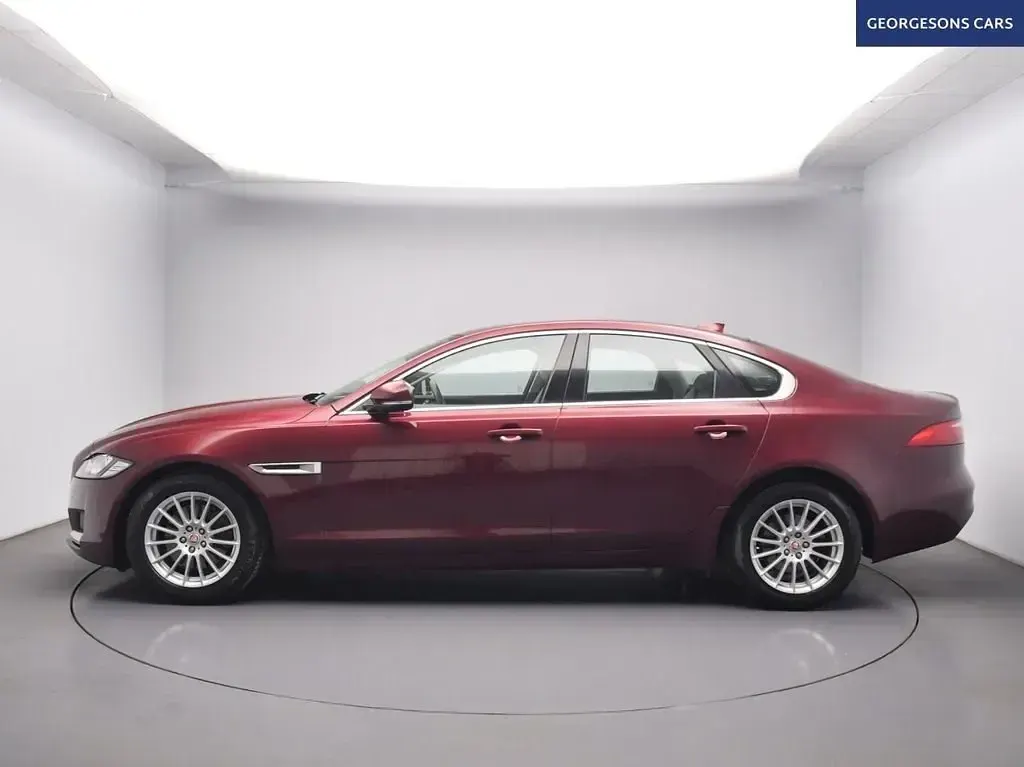 Gebraucht Jaguar XF Prestige 180 PS (132 kW) 2016 Rot Limousine