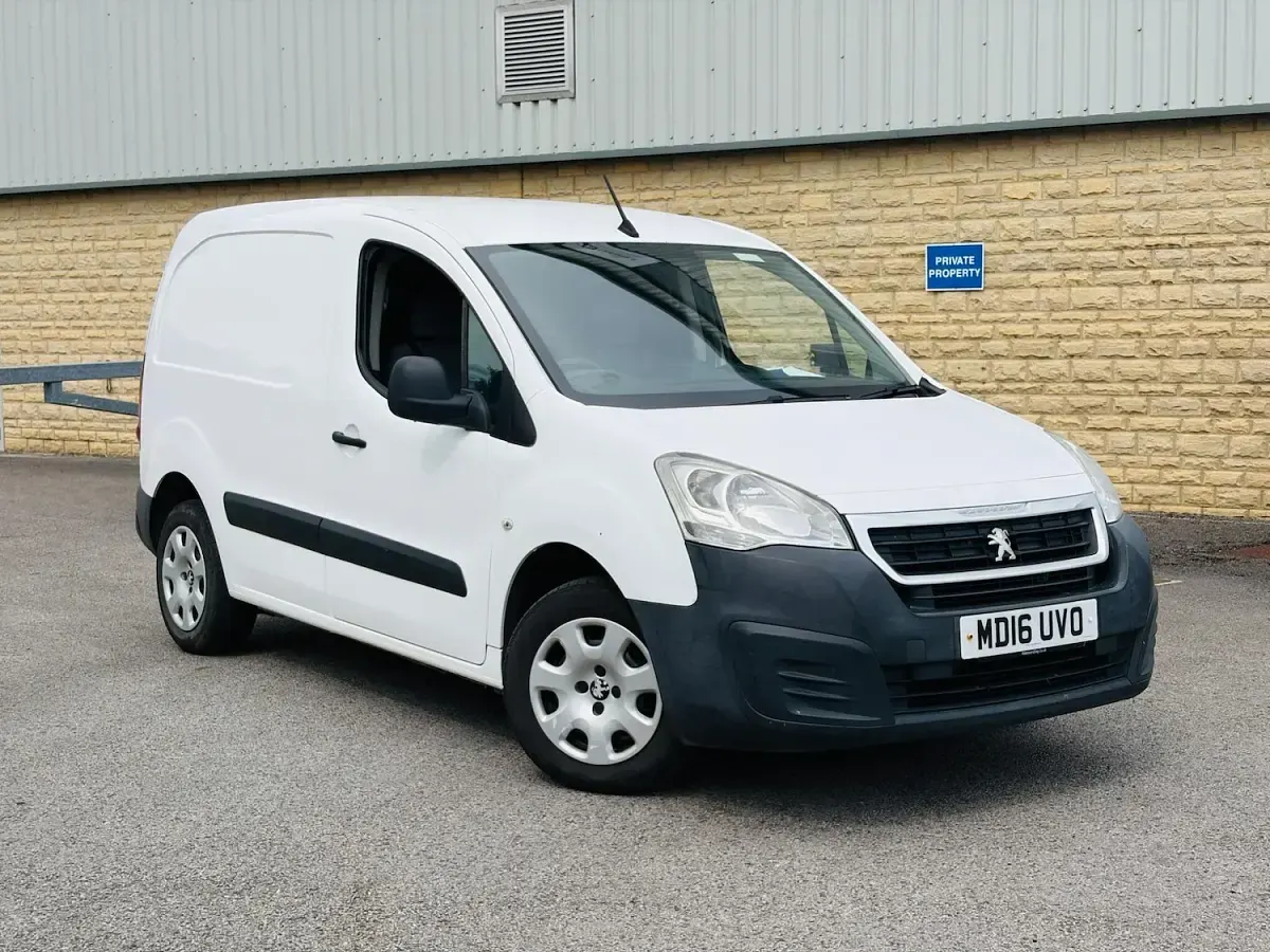 Used Peugeot Partner 100 HP (73 kW) 2016 White