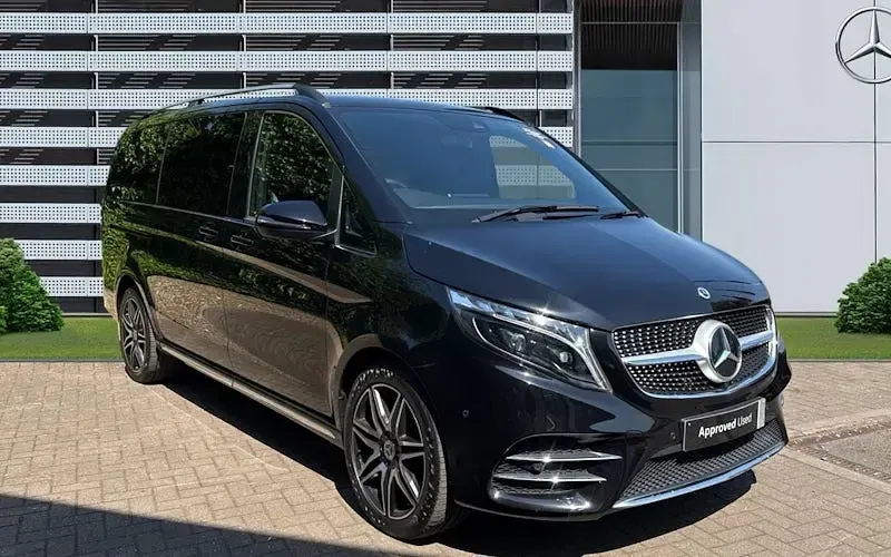 Usado Mercedes V220 AMG line 163 HP (119 kW) 2023 Monovolume