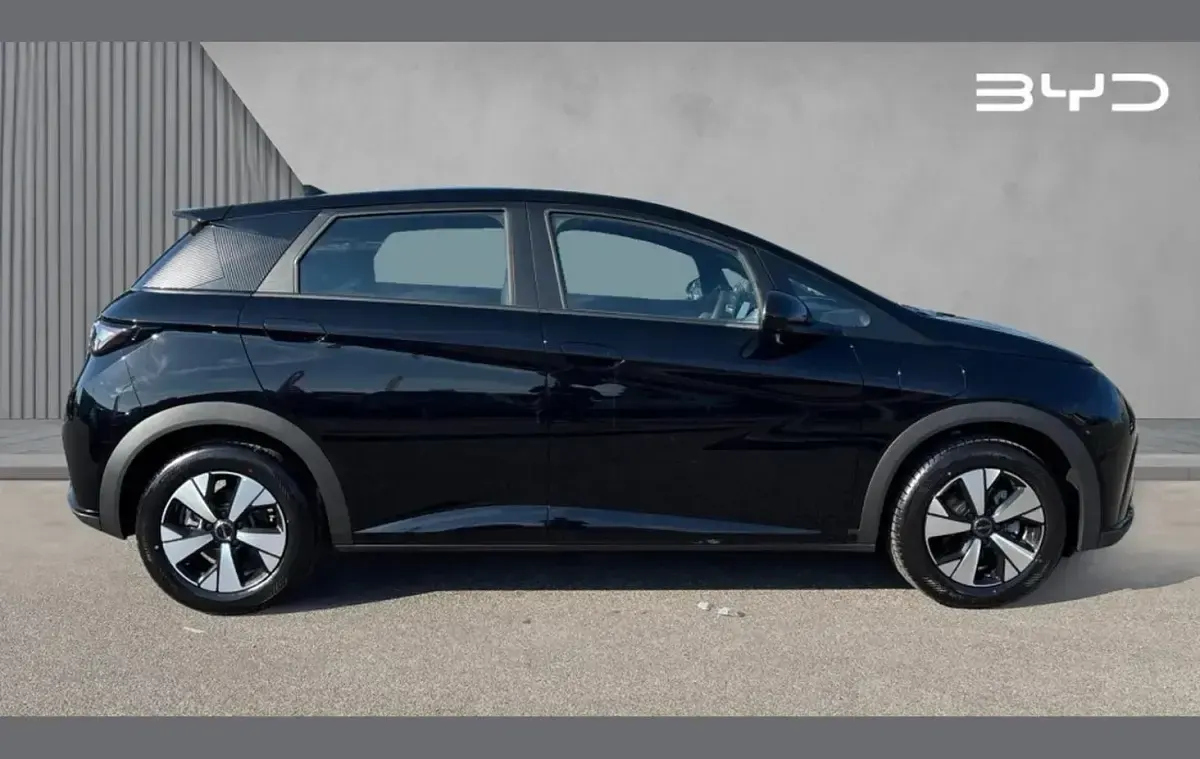 New BYD Dolphin Active 69 kW (95 HP) 2026 Additional metallic  obsidian black Hatchback