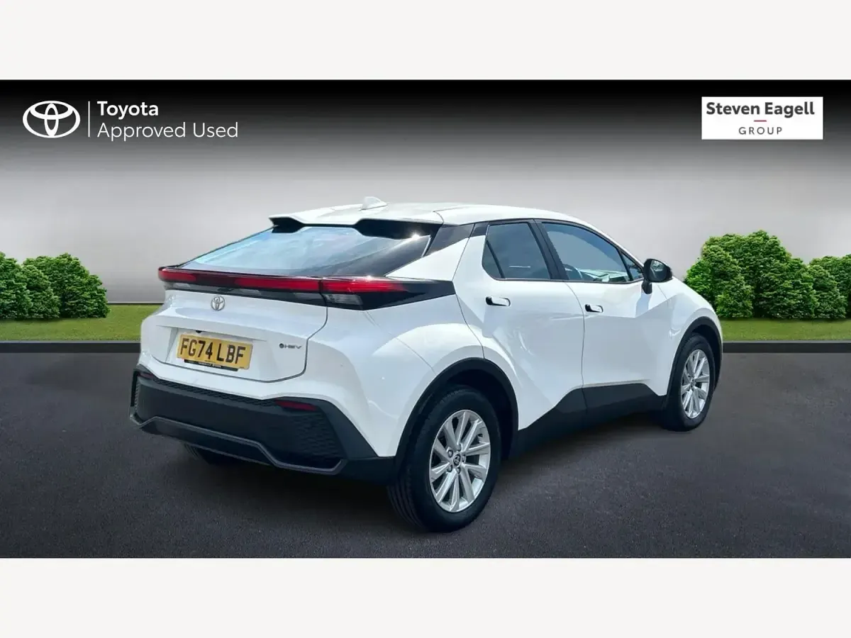 Begagnad Toyota C-HR 140 HK (102 kW) 2024 Vit SUV