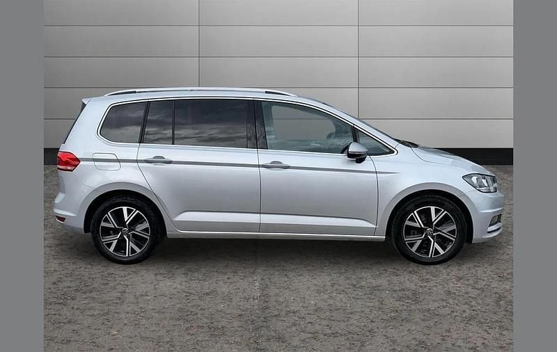 Used VW Touran SEL 150 HP (110 kW) 2022 Silver MPV