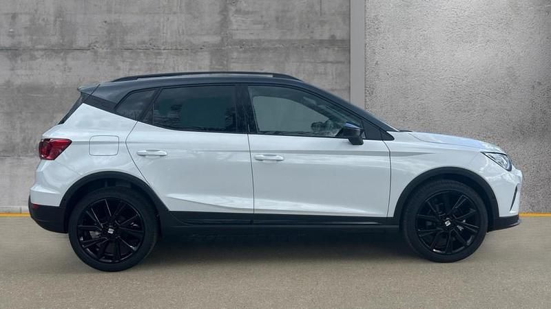 New Seat Arona Black Edition 115 HP (84 kW) 2025 White SUV