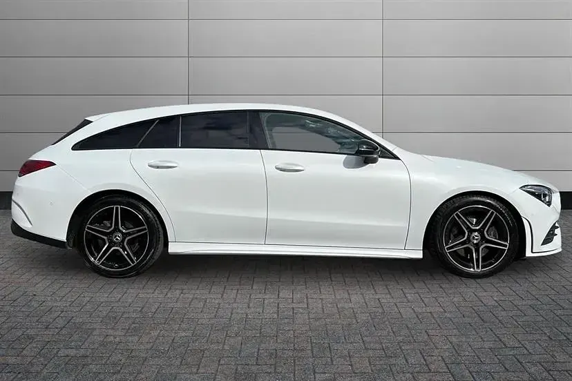 Used Mercedes CLA200 Executive 163 HP (119 kW) 2023 White Estate