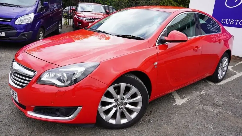 Second-hand Vauxhall Insignia Elite 140 CP (102 kW) 2014 Roșu Hatchback