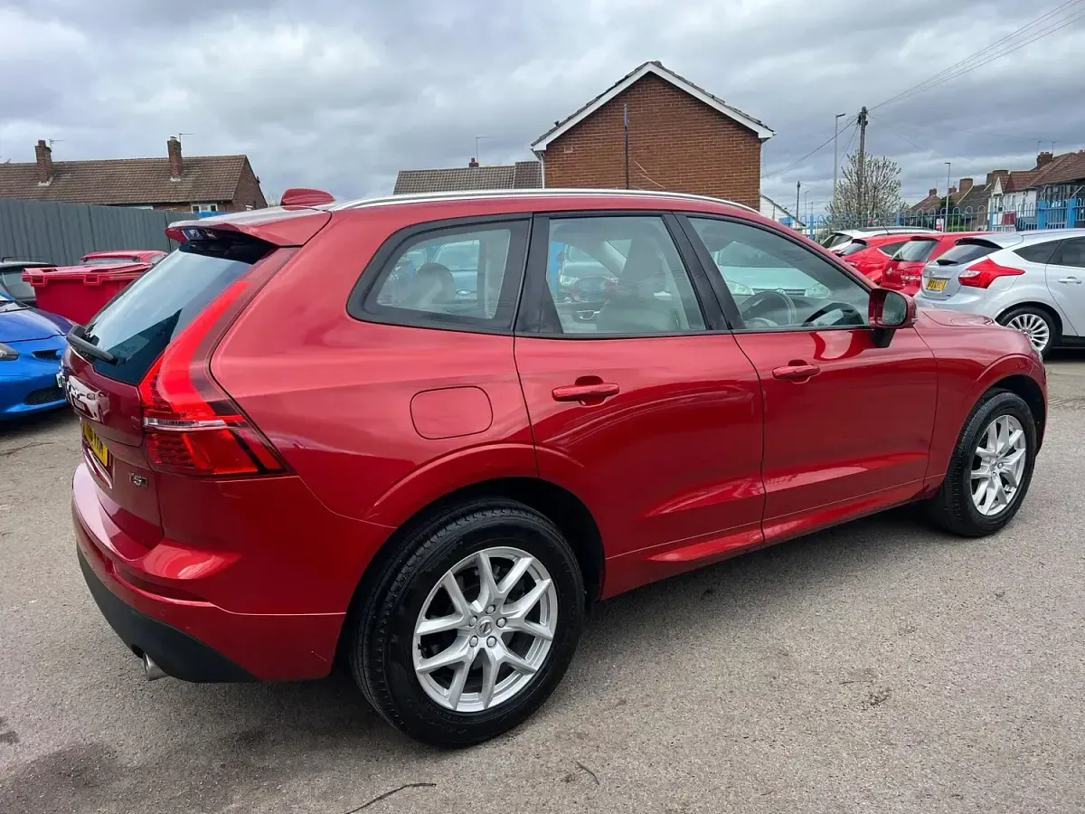 Used Volvo XC60 Momentum 2018 Red SUV