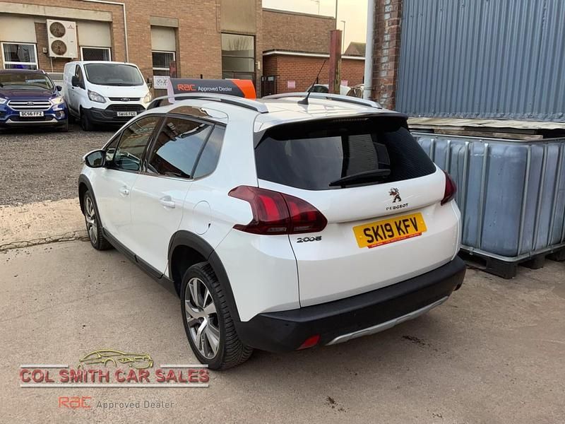Used Peugeot 2008 Allure 108 HP (79 kW) 2019 White SUV
