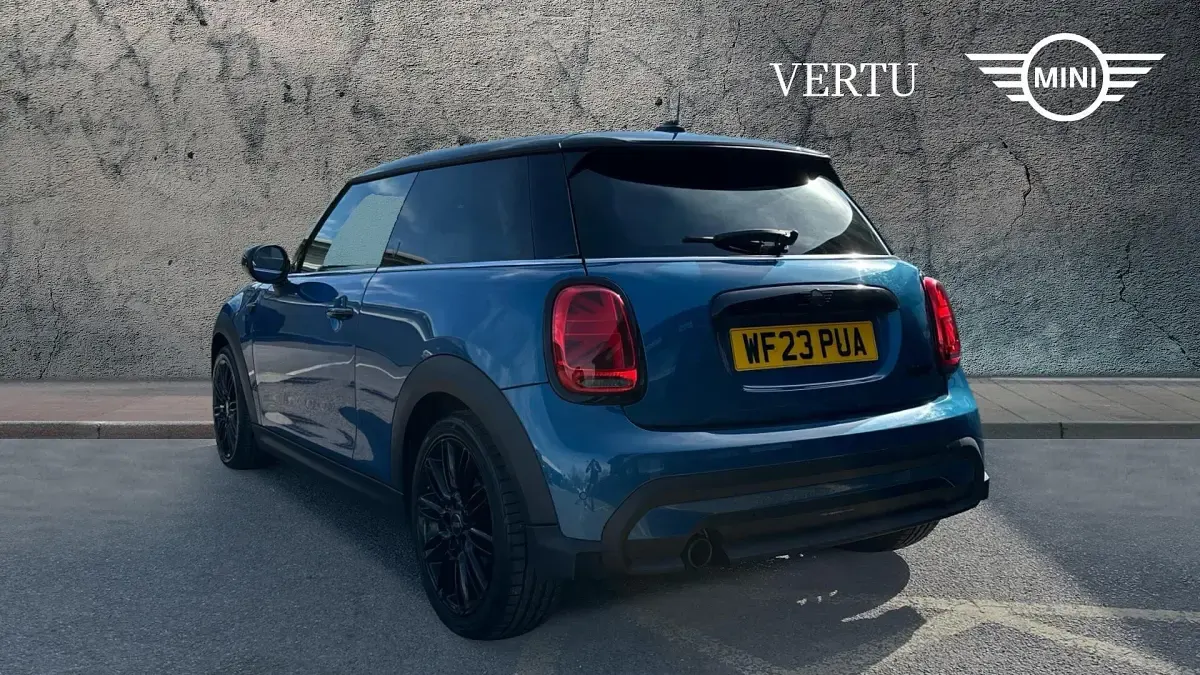 Usado Mini Cooper Exclusive 136 CV (100 kW) 2022 Azul Utilitario