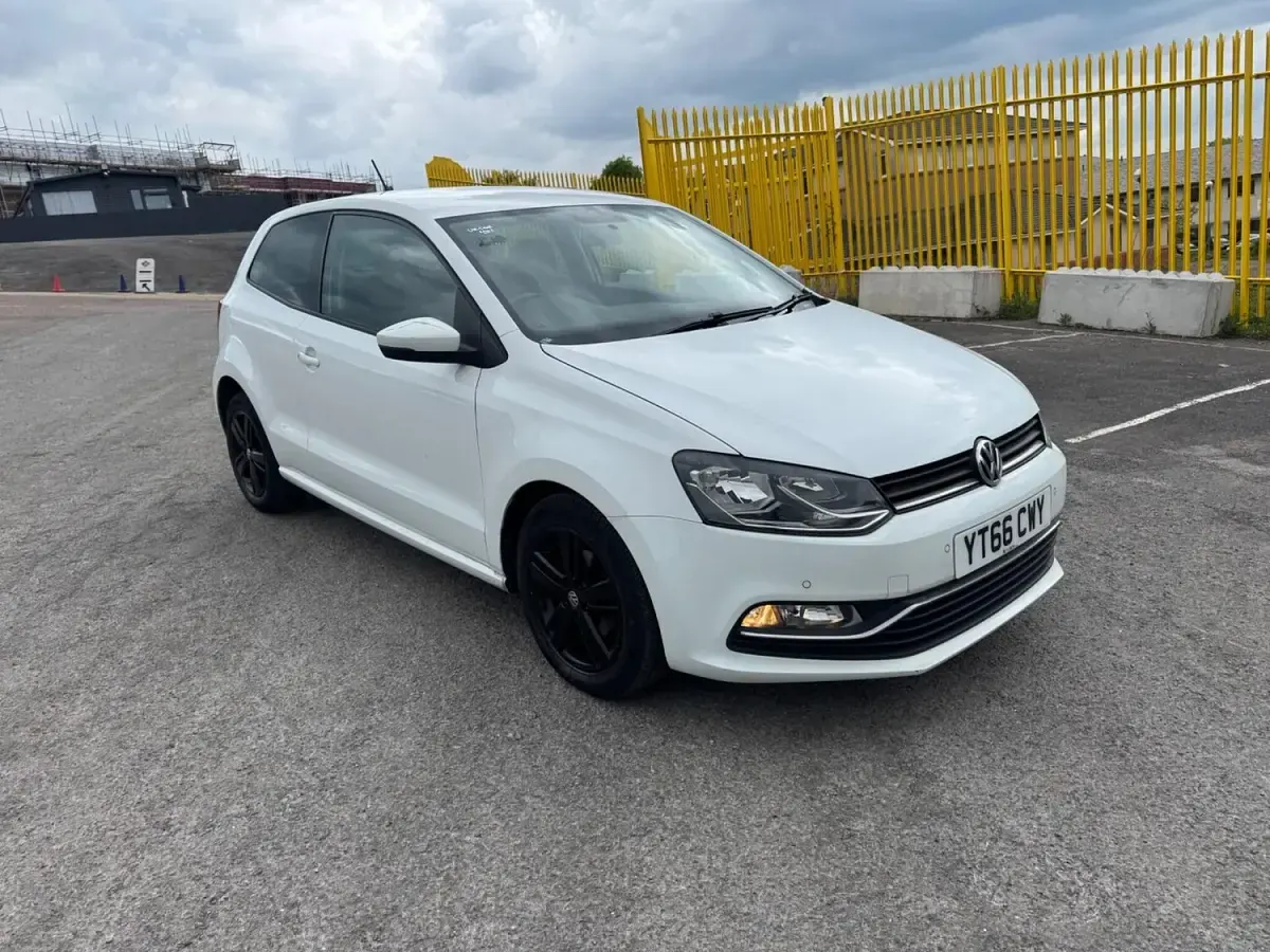 Used VW Polo Match 75 HP (55 kW) 2016 White Hatchback