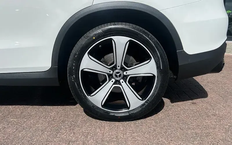 Used Mercedes GLC220 Urban 170 HP (125 kW) 2019 White SUV