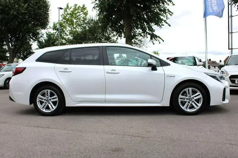 Used Suzuki Swace 140 HP (102 kW) 2023 White Estate